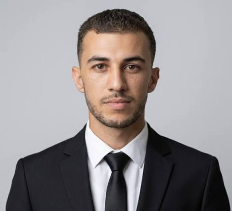 صورة المؤلف بدر شاشا